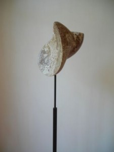 Skulptur "Bewegung", Gauinger Travertin, Eisen, 20cmX23cmX170cm, 2005