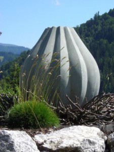 Skulptur "Schmetterlingsei", Anröchter Dolomit, 60cmX60cmX60cm, 2003