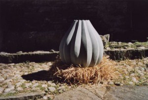 "Schmetterlingsei", Anröchter Dolomit, 60cmX60cmX60cm,2003