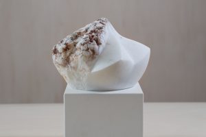 Skulptur "Anfang II", weißer Alabaster, 2016